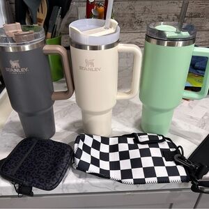 COPY - Lot of 3 tumblers with pouch and drink carrier
